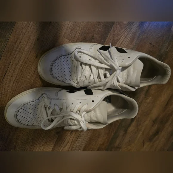 Veja Men's White and Black V_10 Leather Sneakers 10.5 - Picture 4 of 8